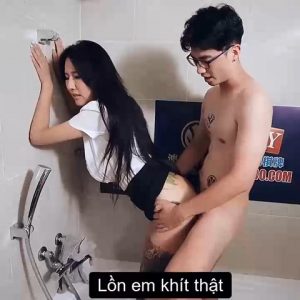 Chiêu trò mất dạy để đụ gái của thằng thợ sữa ống nước